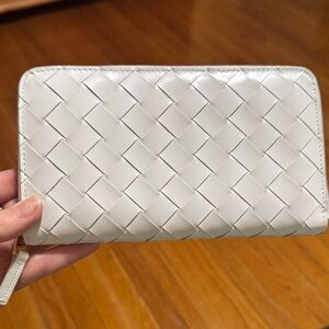 Bottega Veneta White Woven Wallet w/ COA